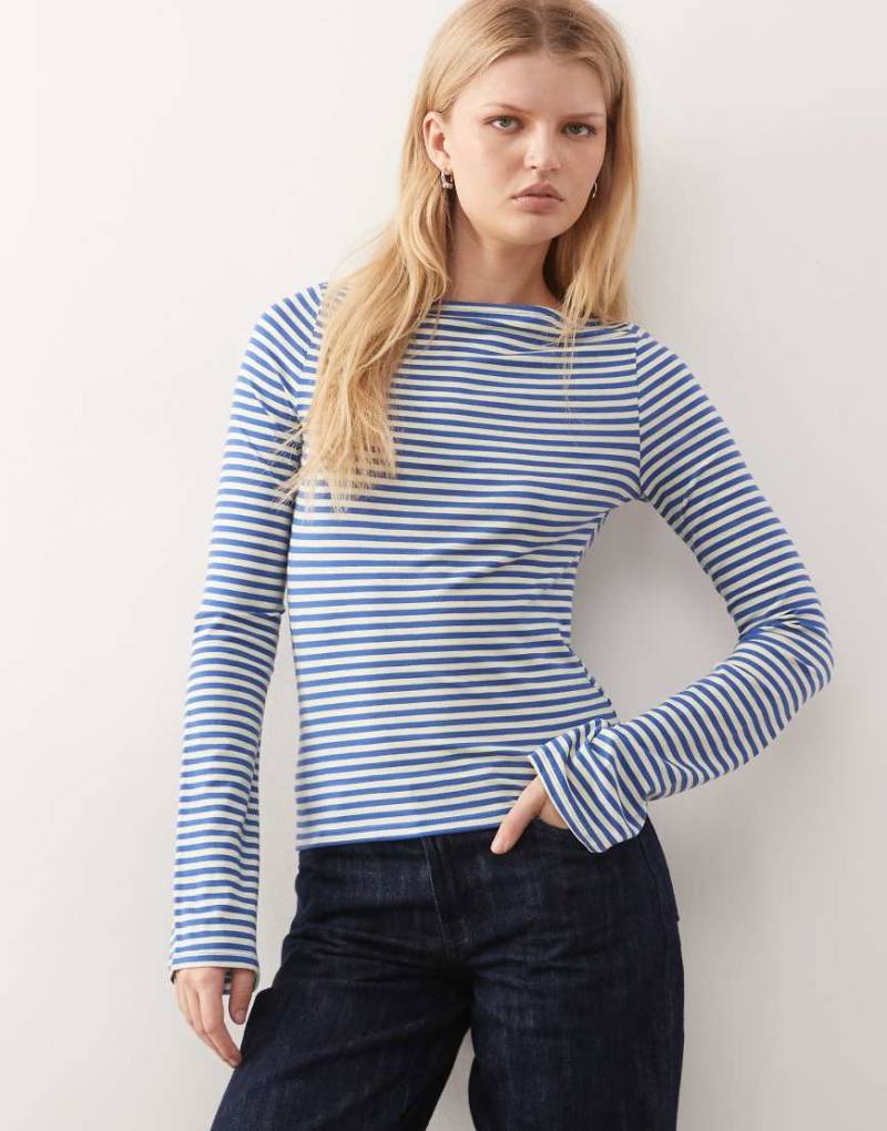 Weekday - Annie - Weiches, langärmliges Oberteil in Blau und Buttermilchgelb mit U-Boot-Ausschnitt und Streifen, exklusiv bei ASOS von Weekday