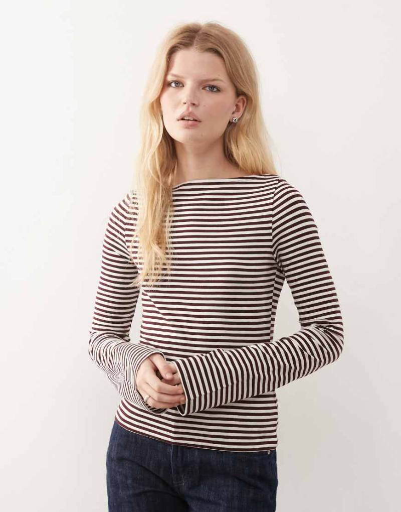 Weekday - Annie - Weiches, langärmliges Oberteil in Burgunderrot mit U-Boot-Ausschnitt und Streifen, exklusiv bei ASOS von Weekday