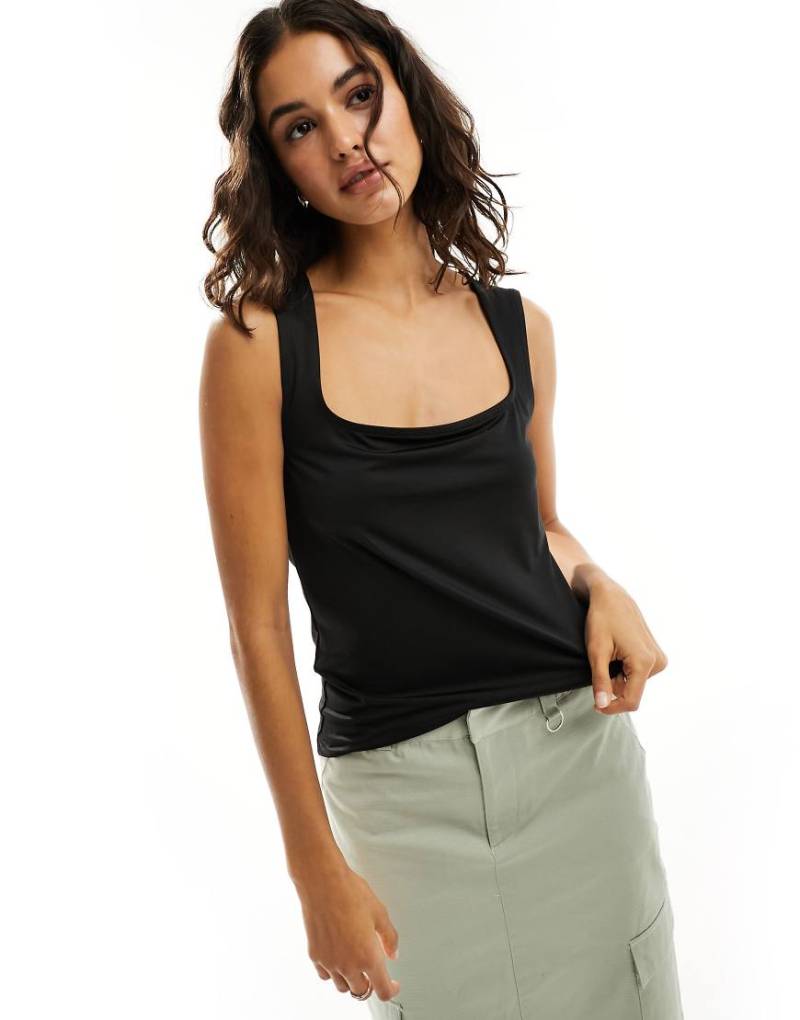 Weekday - Antonia - Trägertop in Schwarz mit eckigem Ausschnitt von Weekday