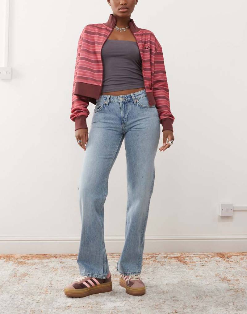 Weekday - Arrow - Jeans in blauer Waschung mit niedrigem Bund und geradem Schnitt von Weekday