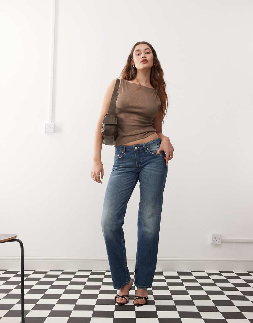 Weekday - Arrow - Jeans in verwaschenem Streaky-Blau mit niedrigem Bund und normalem, geradem Schnitt von Weekday