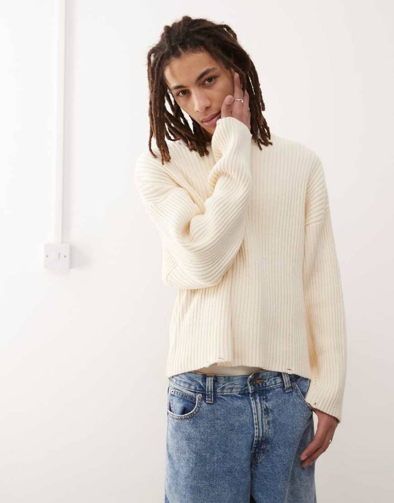 Weekday - Arthur - Grob gerippter Pullover in Weekday mit zerschlissenem Saum-Weiß von Weekday