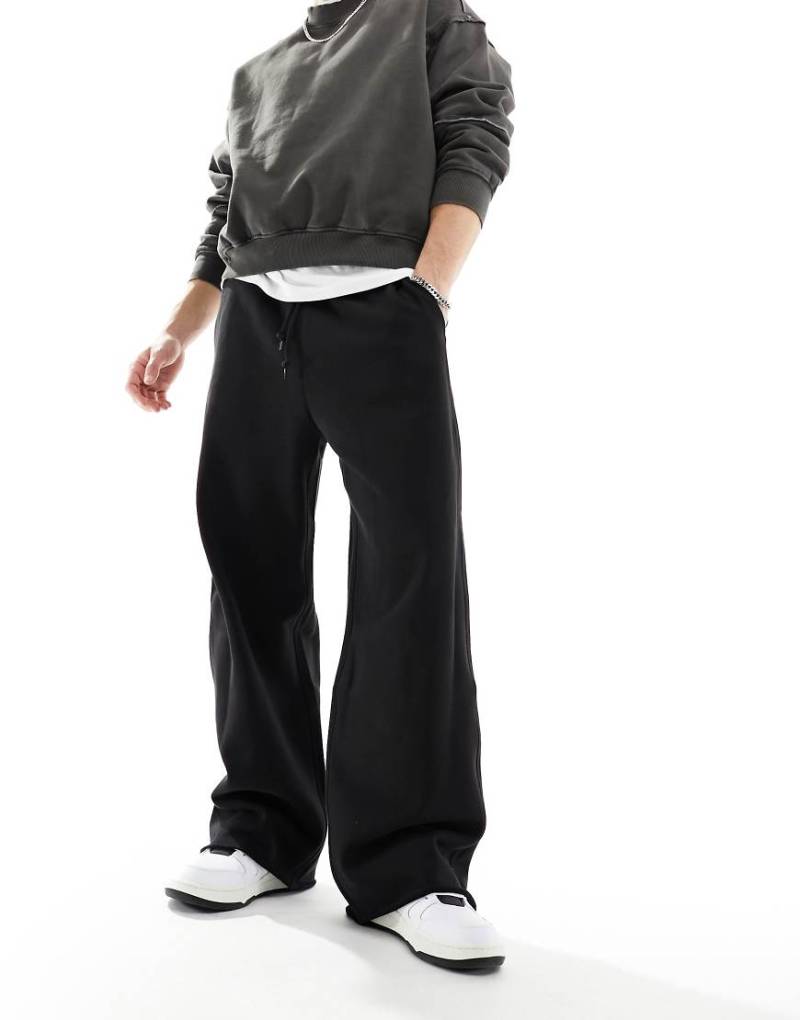 Weekday - Astro - Locker geschnittene Jogginghose in Schwarz von Weekday