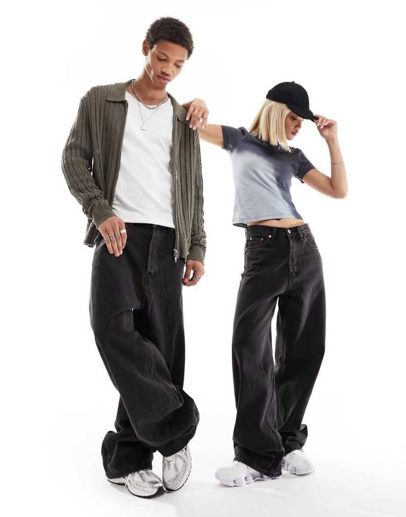 Weekday - Astro - Locker sitzende Unisex-Jeans in getuntem Schwarz mit weitem Bein von Weekday