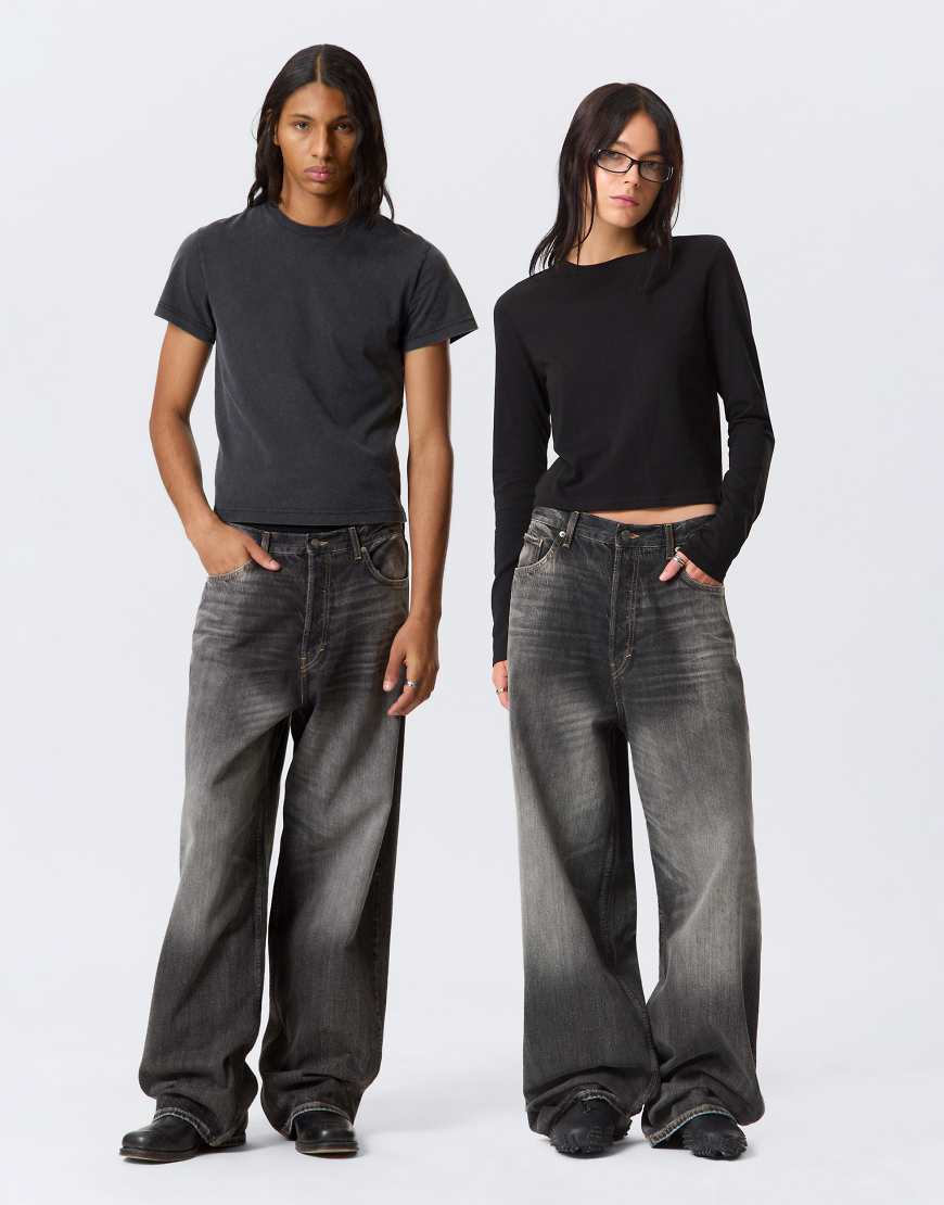 Weekday - Astro - Unisex - Jeans in verblasstem Schwarz mit niedrigem Bund und weitem Schnitt Weekday - Astro - Unisex - Jeans in verblasstem Schwarz mit niedrigem Bund und weitem Schnitt von Weekday