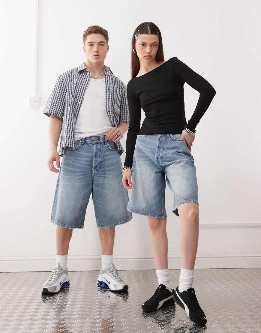 Weekday - Astro - Weite Unisex-Jeans-Shorts in Blau von Weekday