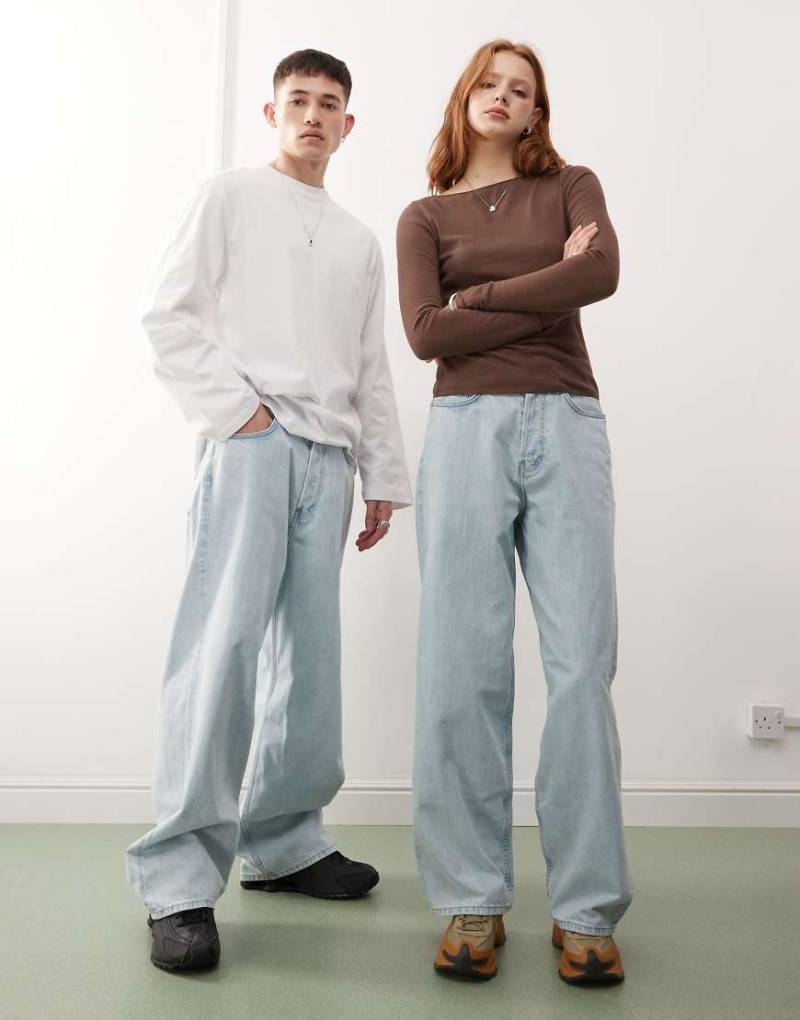 Weekday - Astro - Weite Unisex-Jeans in Hellblau mit tiefem Bund von Weekday