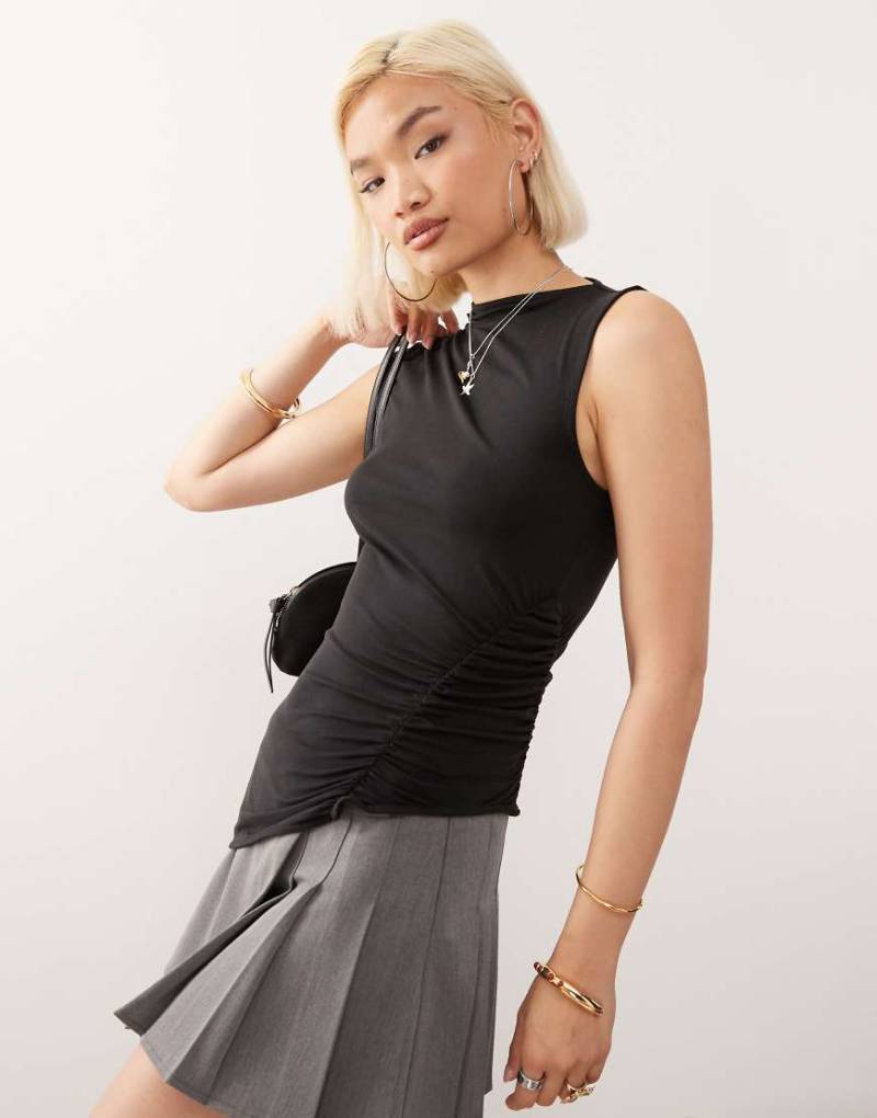 Weekday - Asymmetrisches Oberteil in Schwarz mit seitlicher Raffung von Weekday