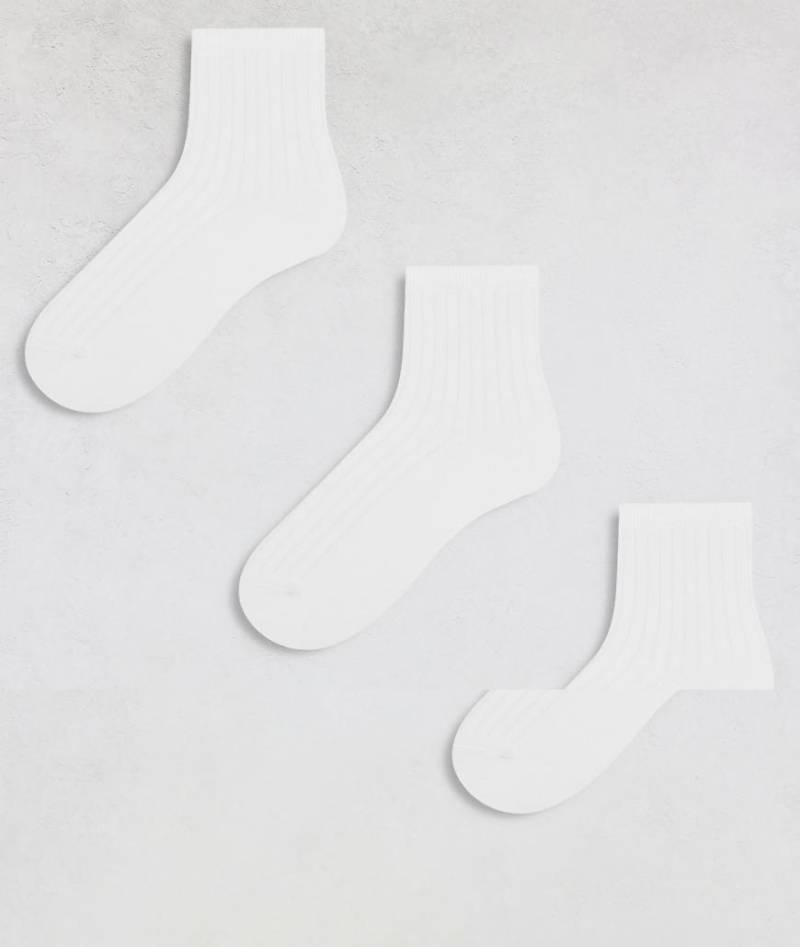 Weekday - Bella - Gerippte Socken in Weiß im 3er-Pack von Weekday