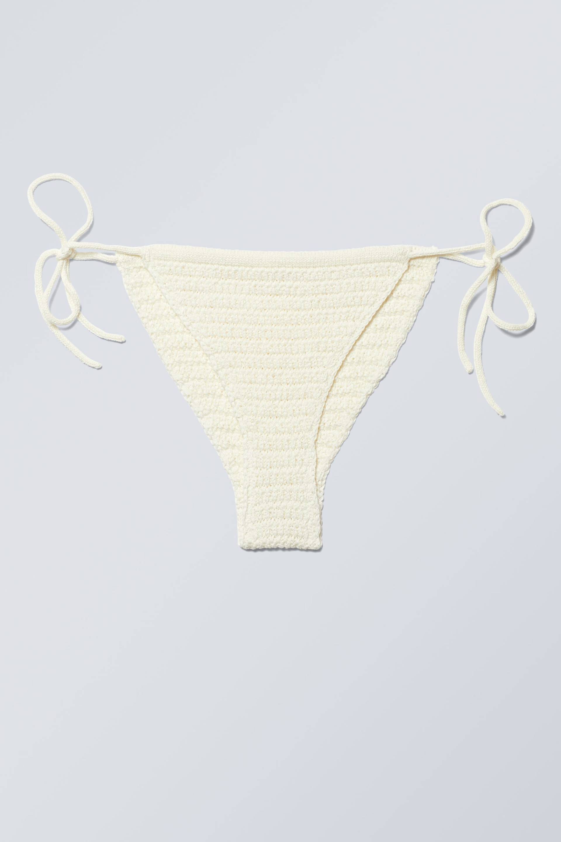 Weekday Brazilian-Bikinihose in Häkeloptik Cremefarben, Bikini-Unterteil Größe L. Farbe: Cream von Weekday