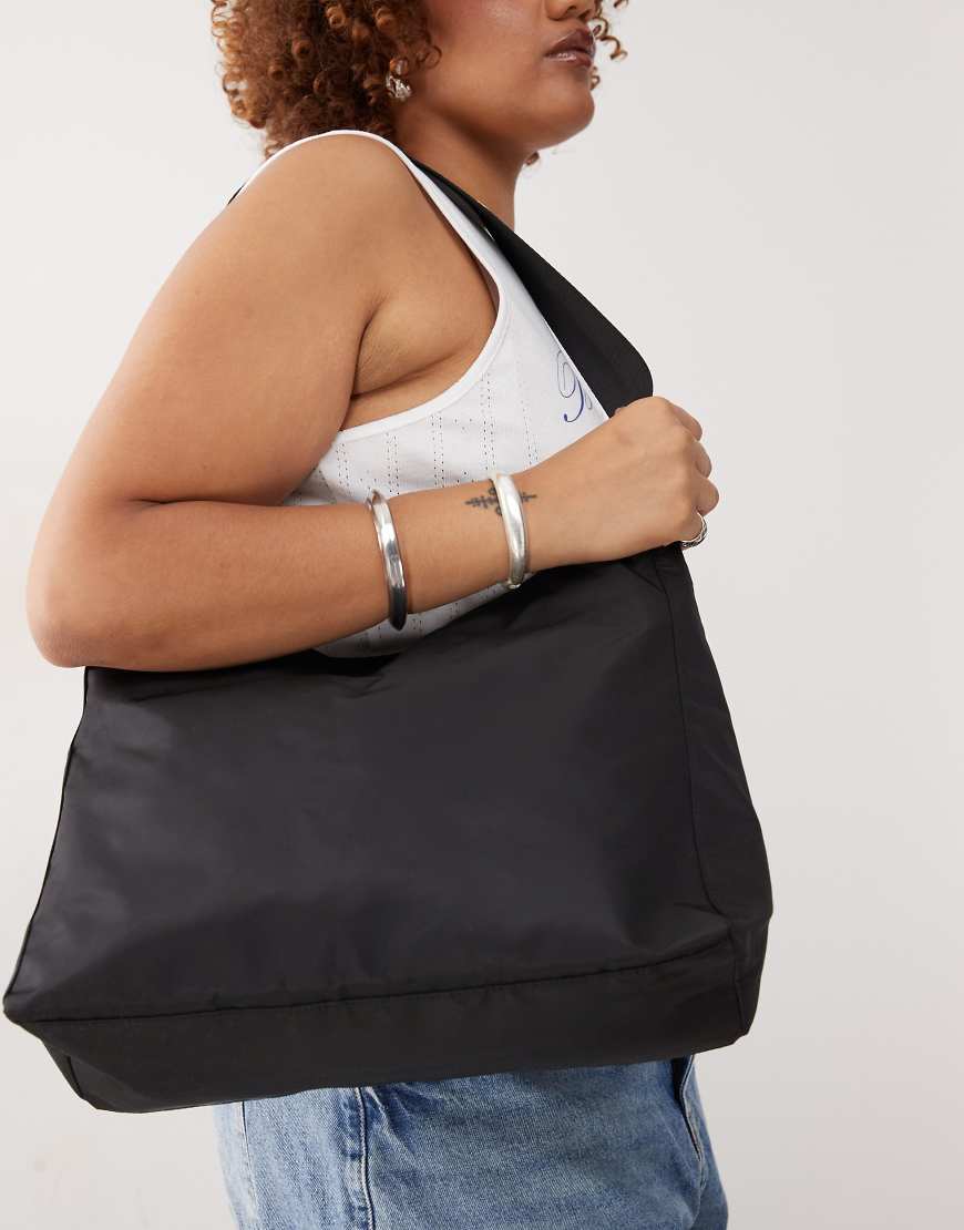 Weekday - Carry - Übergroße Schultertasche in Schwarz von Weekday