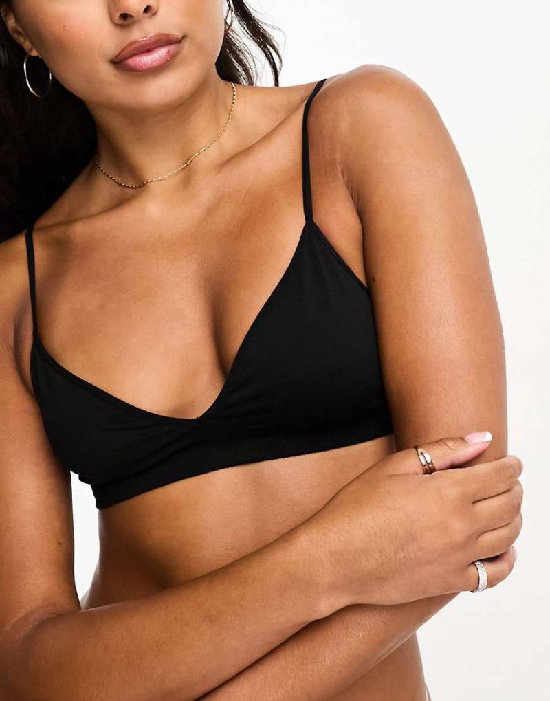 Weekday - Cat - Weiches Triangel-Bustier in Schwarz von Weekday