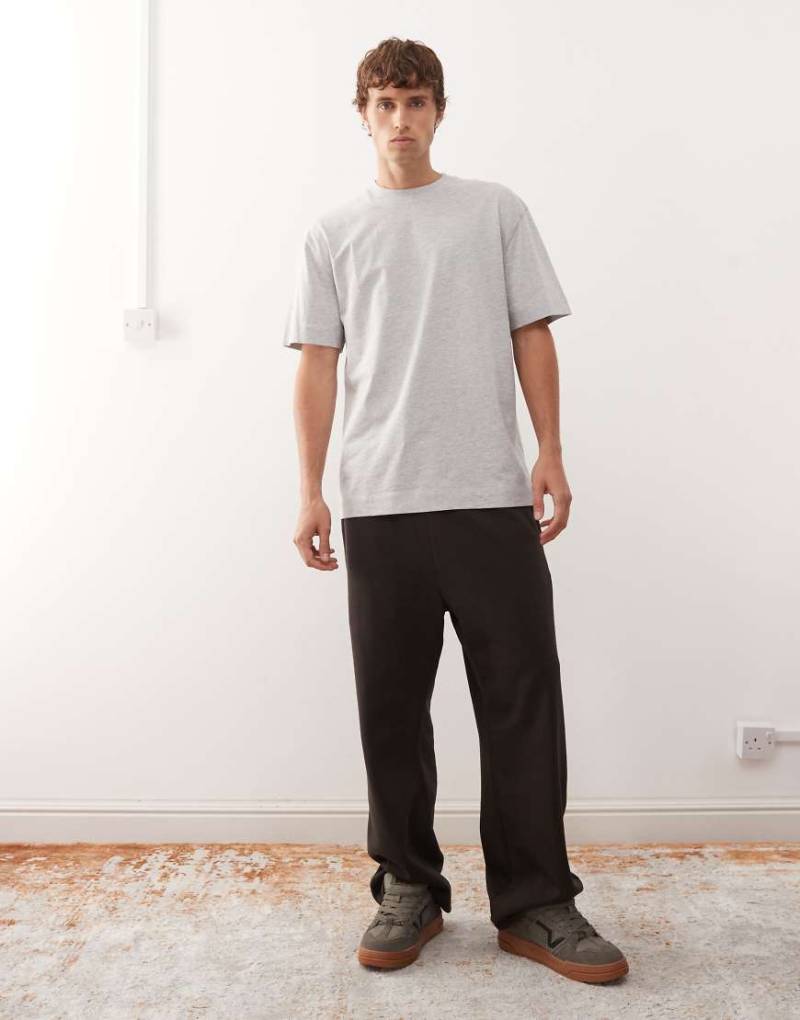 Weekday - Classic-Fit-Jogginghose in Dunkelbraun von Weekday