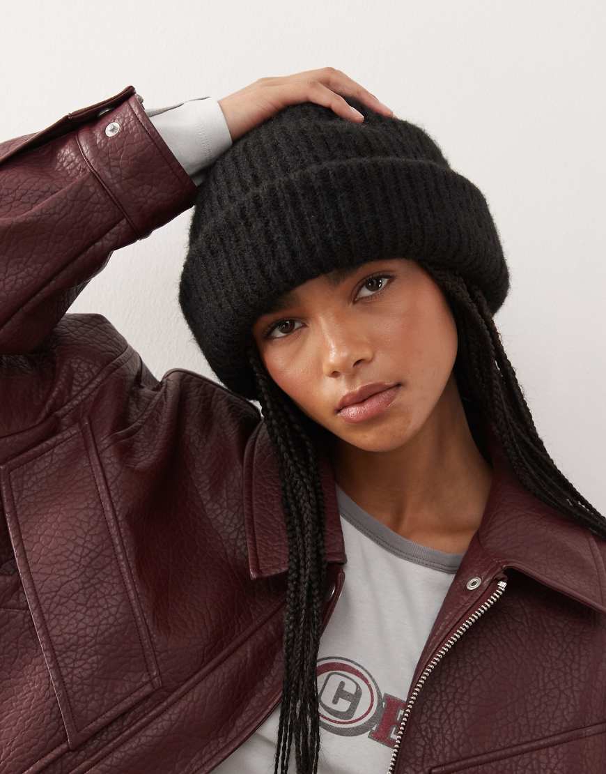 Weekday - Dicke Strickmütze aus Wollmix in Schwarz von Weekday