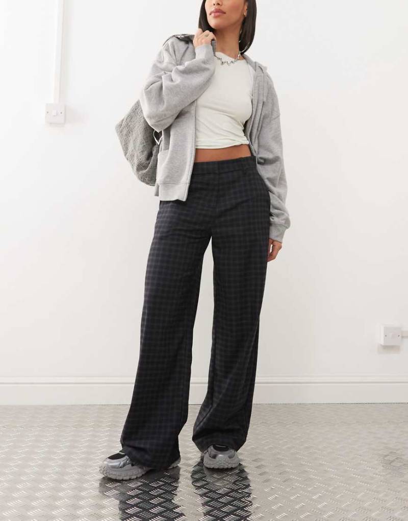 Weekday - Dylan - Karierte Hose in Marineblau und Grau mit weitem Bein von Weekday
