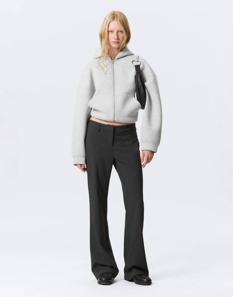 Weekday - Elegante, leicht ausgestellte Hose in Dunkelgrau-Schwarz von Weekday