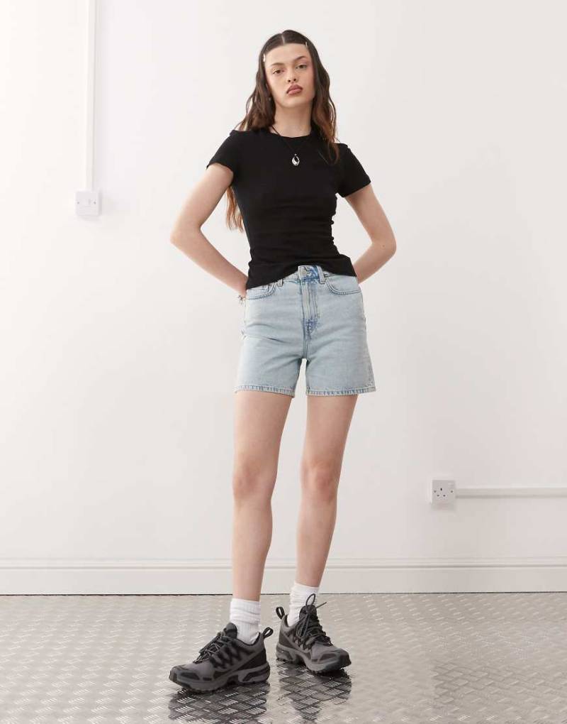 Weekday - Eya - Jeans-Shorts in opulentem Blau mit hohem Bund, exklusiv bei ASOS von Weekday