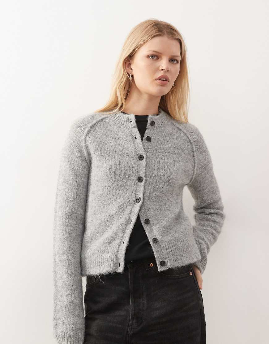Weekday - Figurbetonte Wollmix-Strickjacke in Grau meliert von Weekday