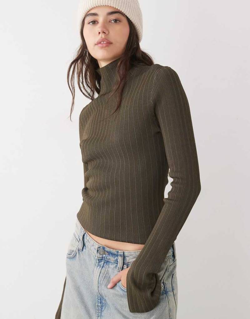 Weekday - Figurbetonter, zweifarbiger Rollkragenpullover in Khaki und Dunkelbraun, exklusiv bei ASOS-Grün von Weekday