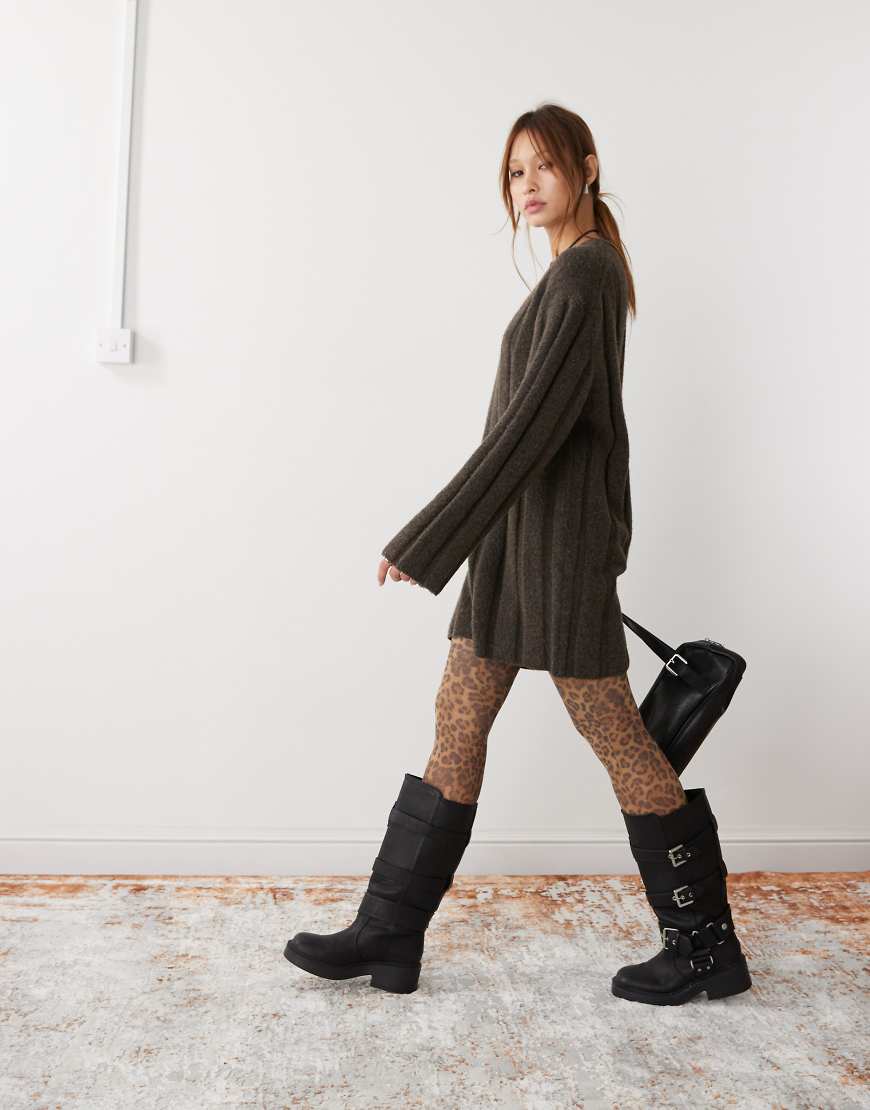 Weekday - Fiona - Kurzes Grobstrickkleid in dunkelbraun meliert, exklusiv bei ASOS von Weekday
