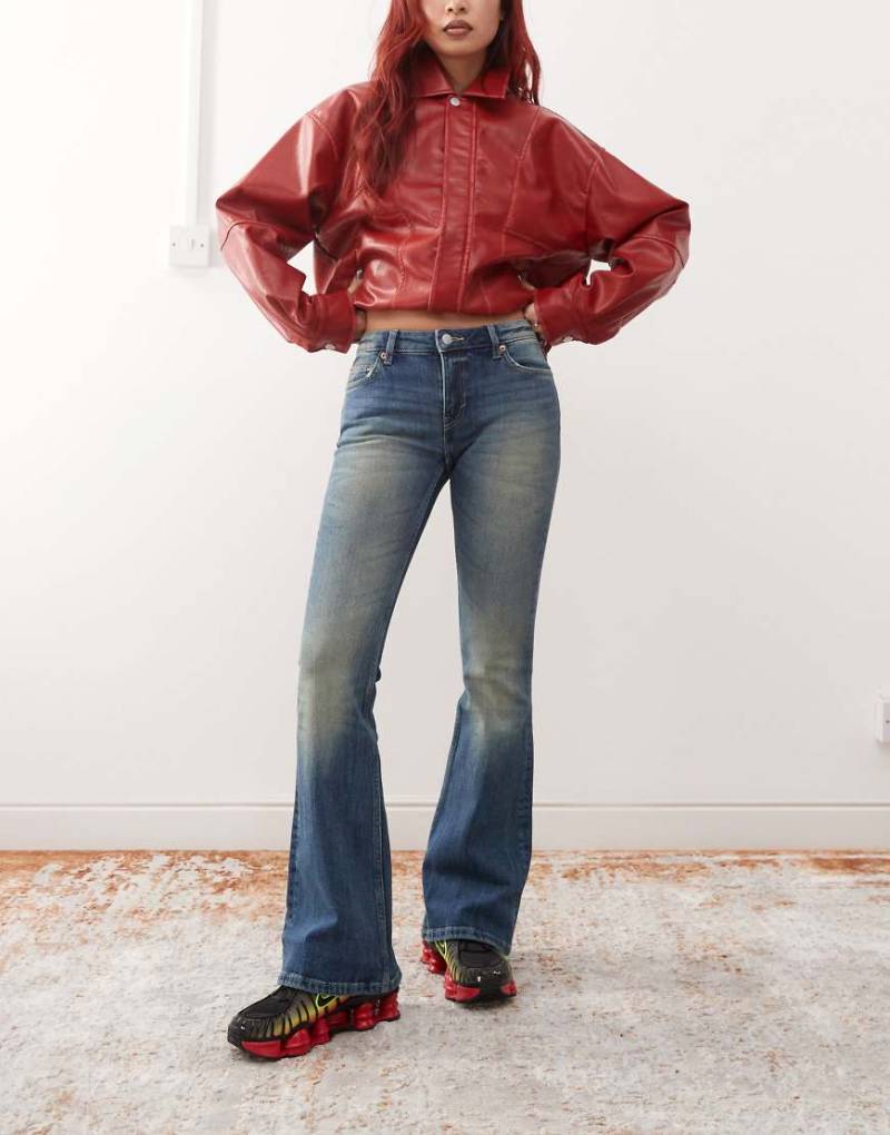 Weekday - Flame - Schlagjeans in Petrolblau mit niedrigem Bund von Weekday