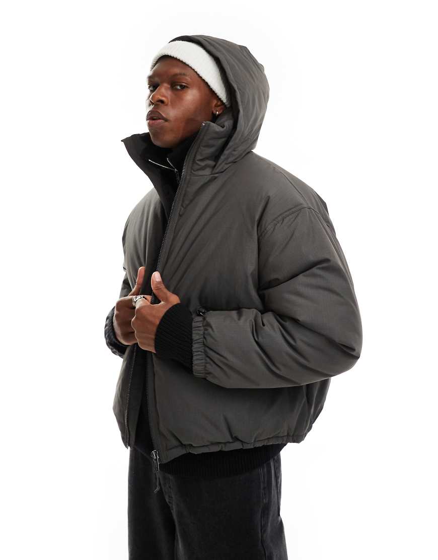 Weekday - Floyd - Wattierte Bomberjacke in Dunkelgrau Weekday - Floyd - Wattierte Bomberjacke in Dunkelgrau von Weekday
