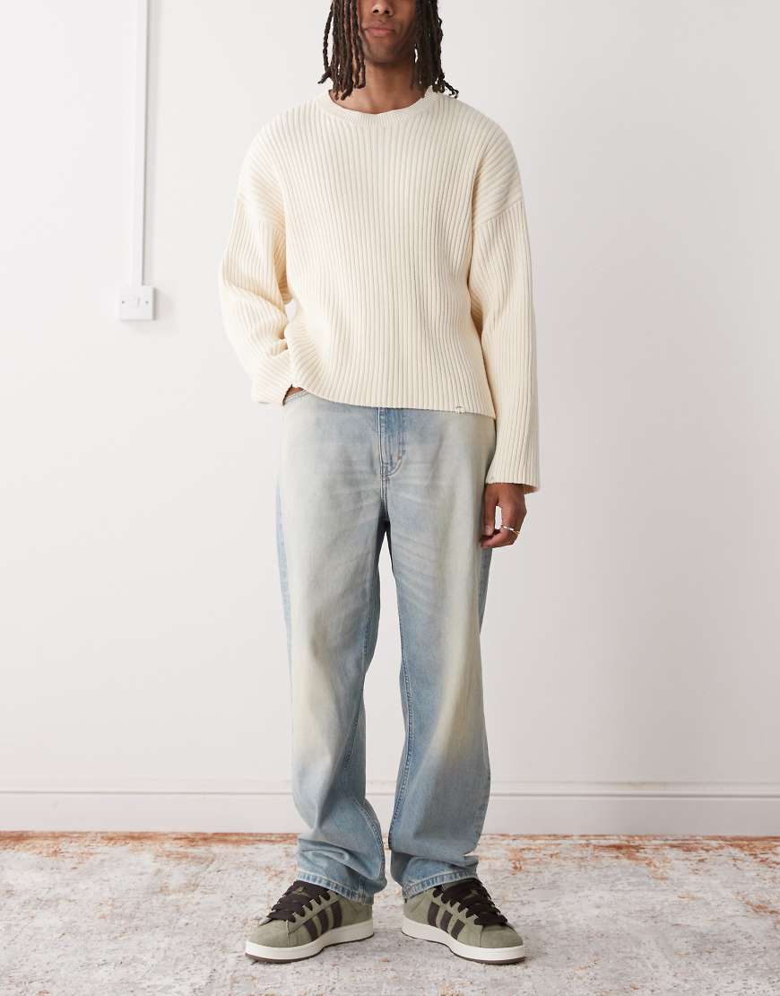 Weekday - Galaxy - Weite Jeans in hellblauer Waschung im Used-Look mit lockerer Passform Weekday - Galaxy - Weite Jeans in hellblauer Waschung im Used-Look mit lockerer Passform von Weekday
