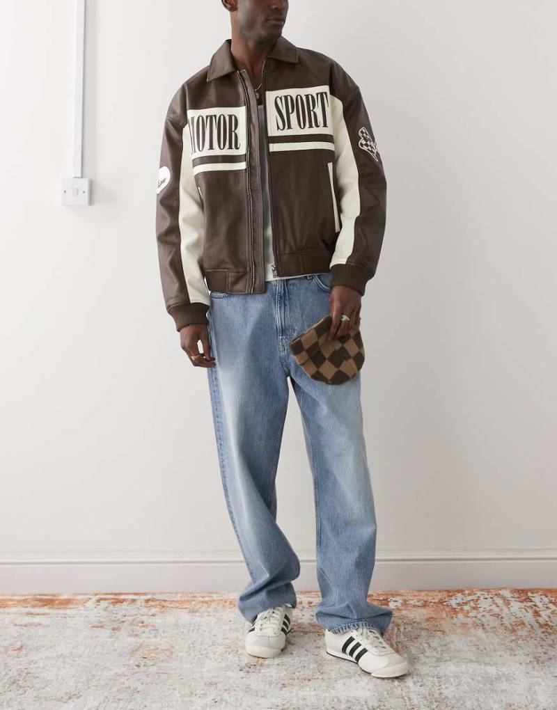 Weekday - Galaxy - Weite Jeans in verblasster blauer Waschung mit lockerem Schnitt von Weekday