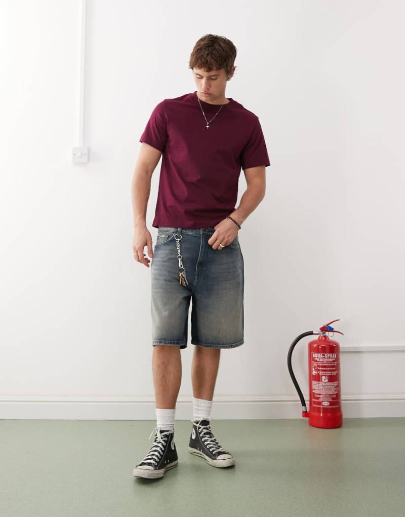 Weekday - Galaxy - Weite Jeansshorts in dunkelblauer, verblichener Waschung von Weekday
