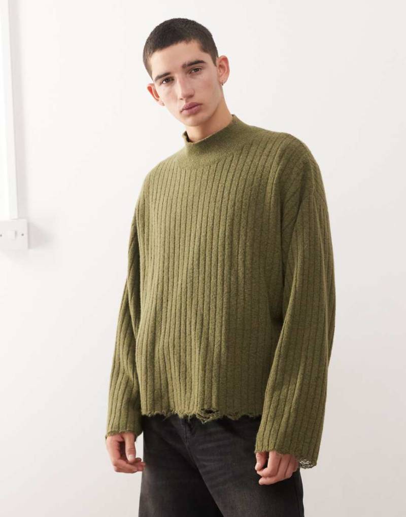 Weekday - Gerippter Pullover in Khaki mit Stehkragen und zerschlissenem Saum-Grün von Weekday