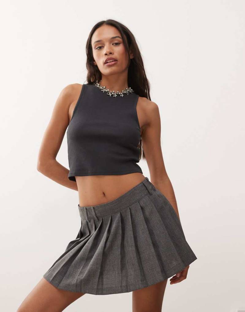 Weekday - Geripptes Cropped-Tanktop in gebrochenem Schwarz von Weekday