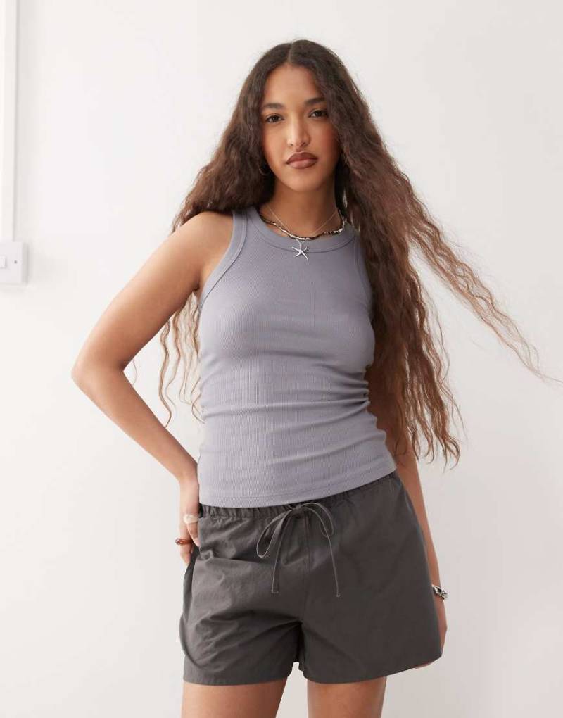 Weekday - Geripptes Racer-Trägertop in Grau von Weekday