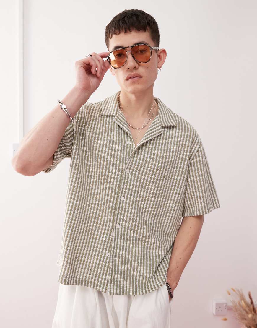 Weekday - Gestreiftes Freizeithemd in Khaki und Wollweiß von Weekday