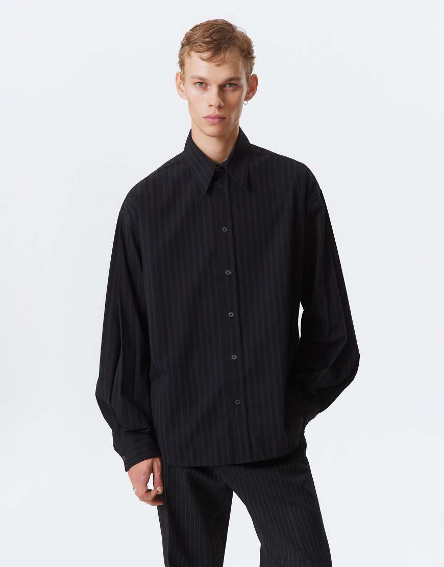 Weekday - Gestreiftes Oversize-Hemd aus Popeline in Schwarz und Dunkelblau von Weekday