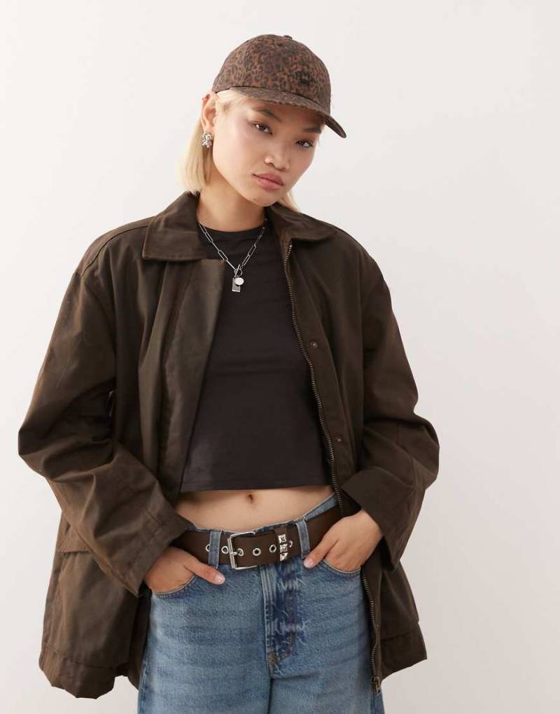Weekday - Gewachste Barn Jacket in Dunkelbraun mit Oversize-Schnitt von Weekday