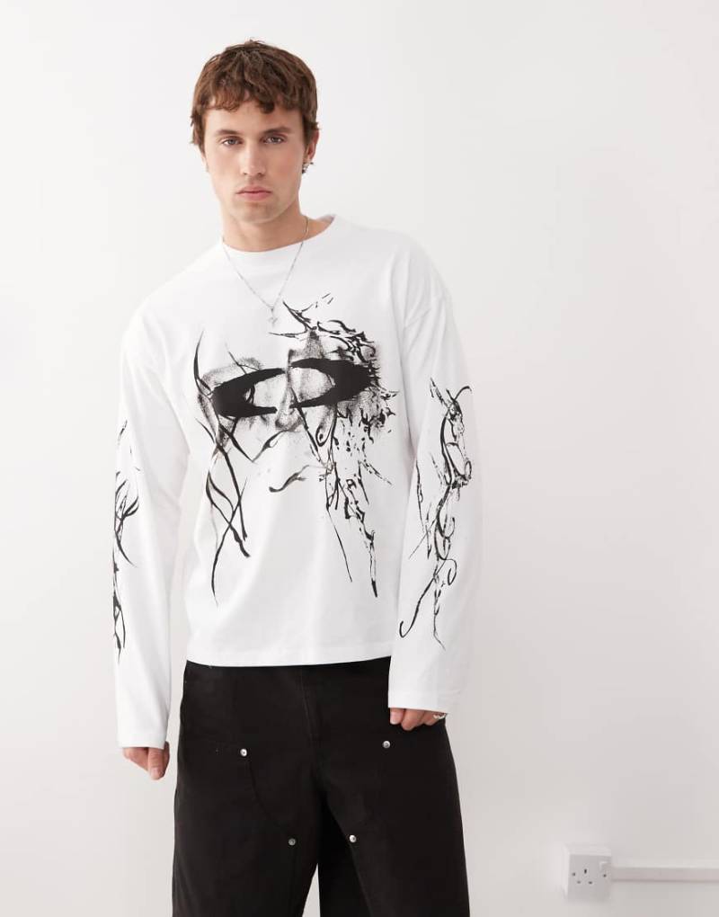 Weekday - Great - Boxy Fit Langarmshirt in Weiß mit Grafikprints von Weekday