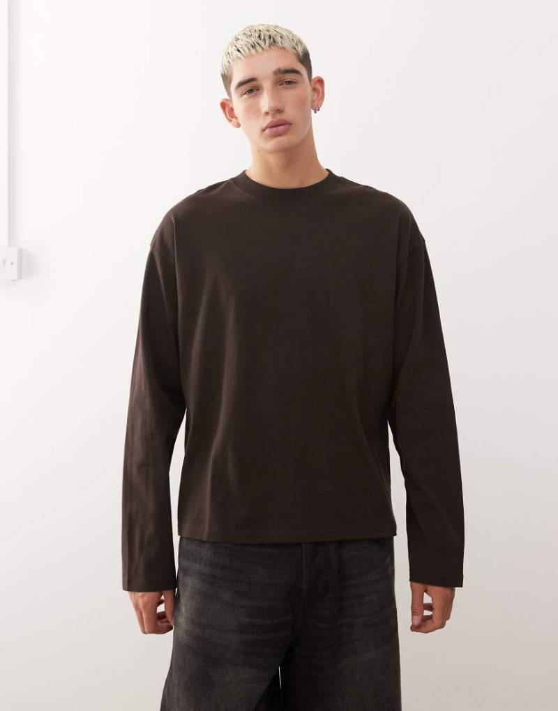 Weekday - Great - Kastiges, langärmliges T-Shirt in Braun-Brown von Weekday
