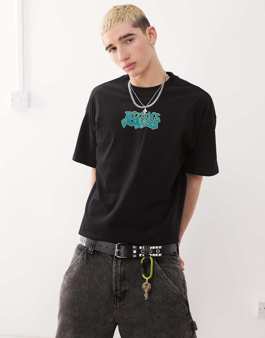 Weekday - Great - Kastiges T-Shirt in Schwarz mit Frontgrafik von Weekday