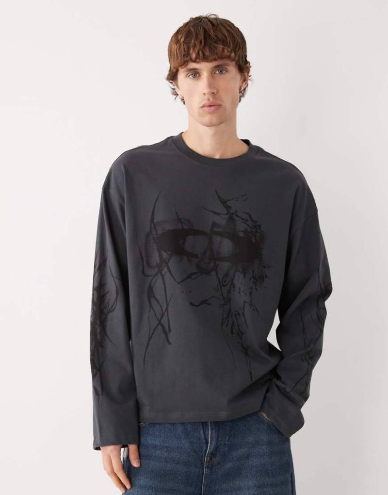 Weekday - Great - Kastiges T-Shirt in gebrochenem Schwarz mit „Big Mess"-Motiv von Weekday