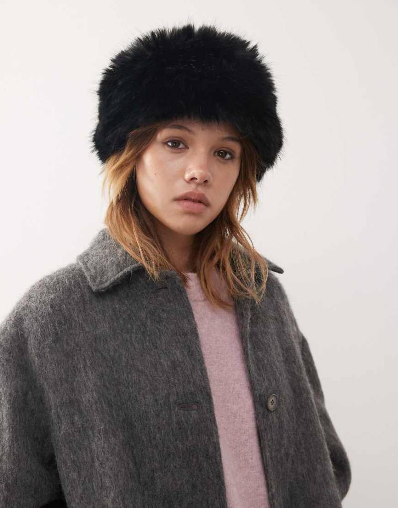 Weekday - Haarband aus Kunstpelz in Schwarz von Weekday