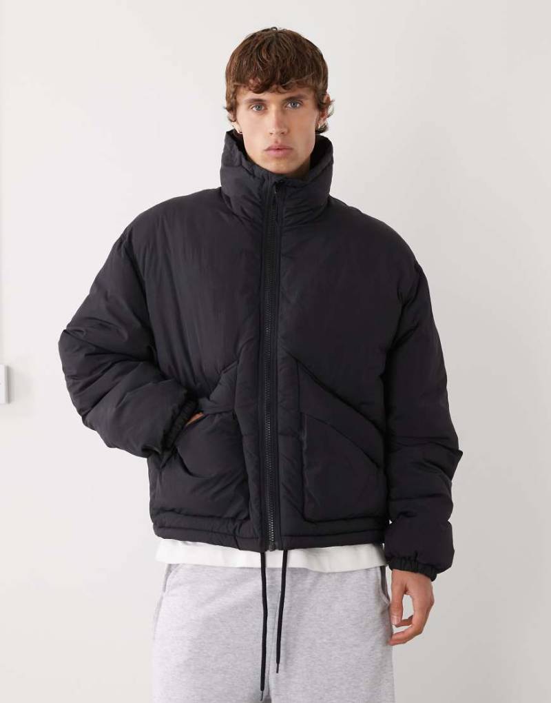 Weekday - Hochgeschlossene Pufferjacke in Schwarz von Weekday