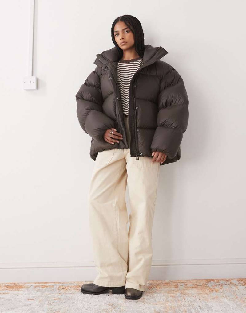 Weekday - Hochwertiger Steppmantel in Dunkelbraun mit Daunenfutter-Brown von Weekday