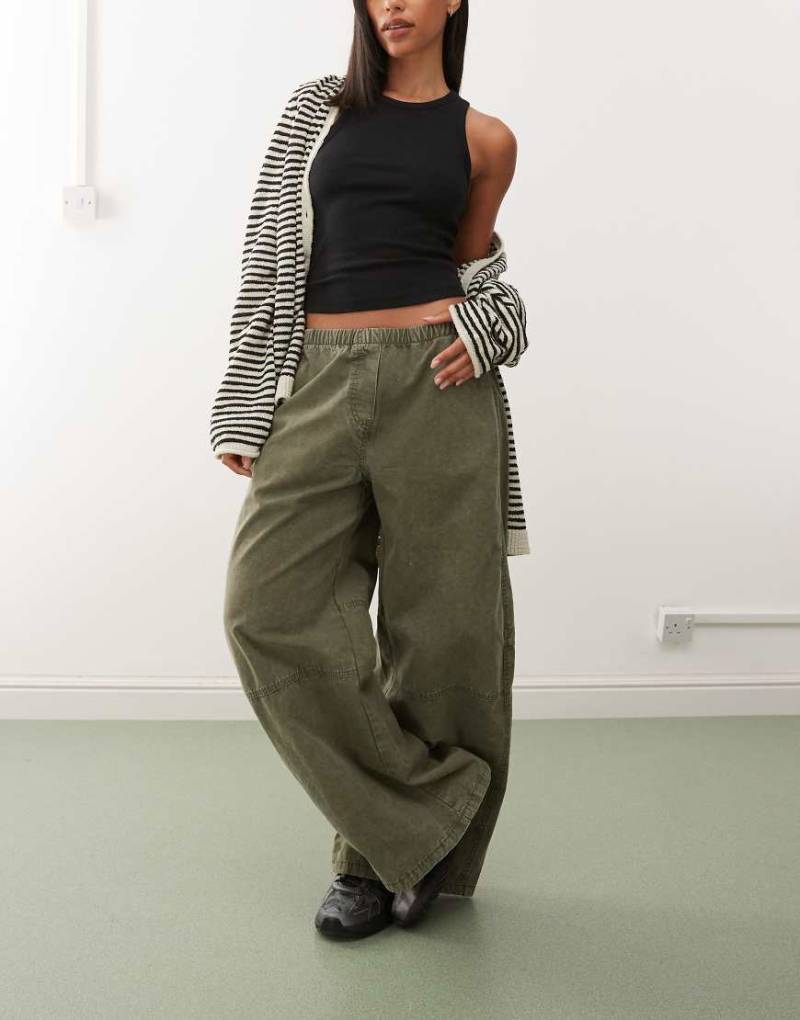 Weekday - Hose in verwaschenem Khaki mit elastischem Bund und superweitem Bein-Grün von Weekday