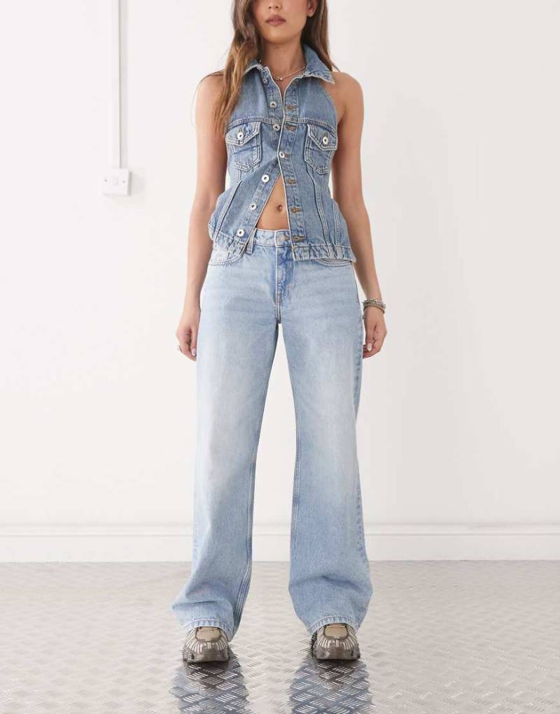 Weekday - Imoo - Jeans in verwaschenem Blau mit niedrigem Bund und weitem Bein von Weekday