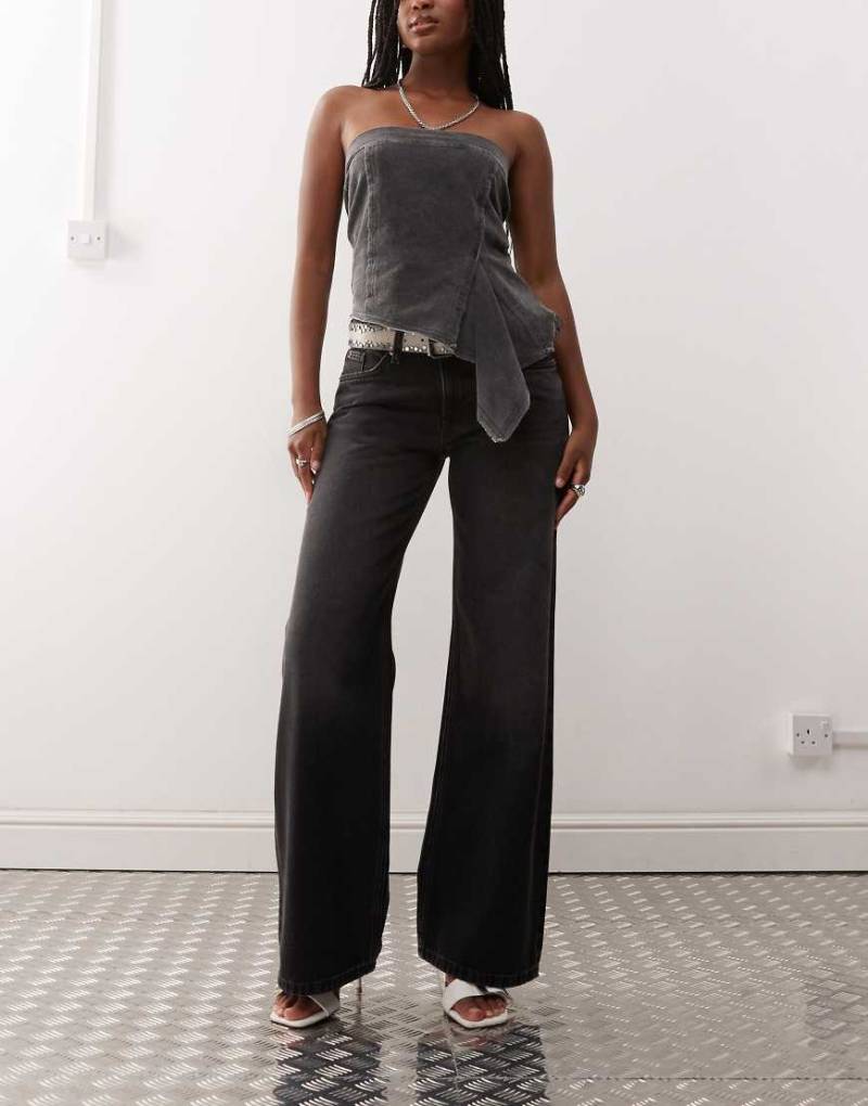 Weekday - Imoo - Jeans in verwaschenem Schwarz mit niedrigem Bund und weitem Bein von Weekday