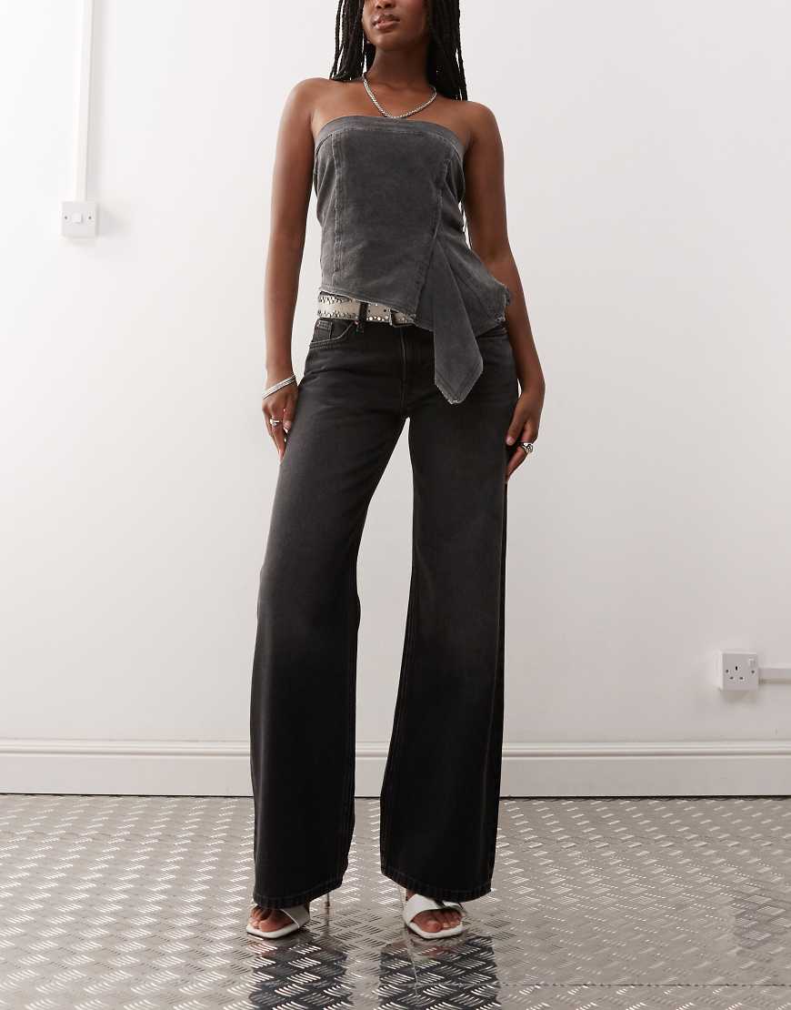 Weekday - Imoo - Jeans in verwaschenem Schwarz mit niedrigem Bund und weitem Bein von Weekday