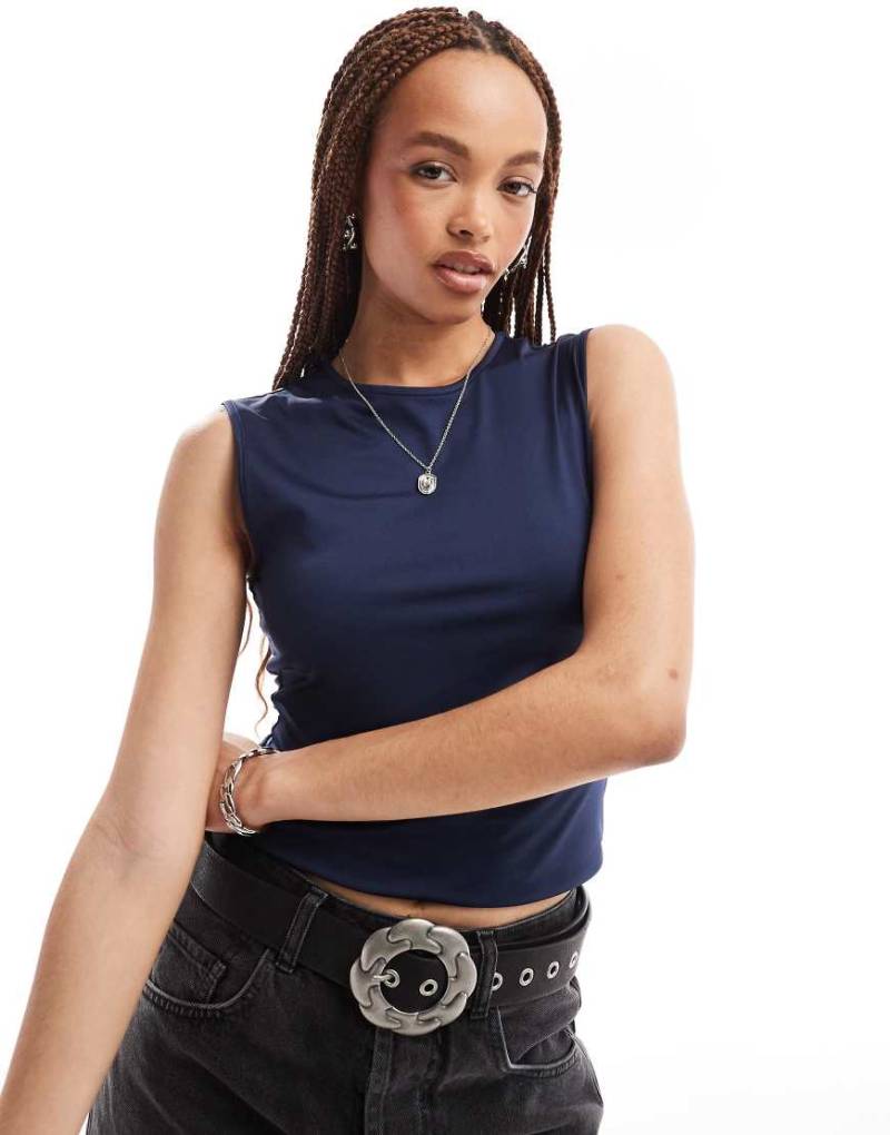 Weekday - Inez - Schmal geschnittenes Tanktop in Marineblau von Weekday