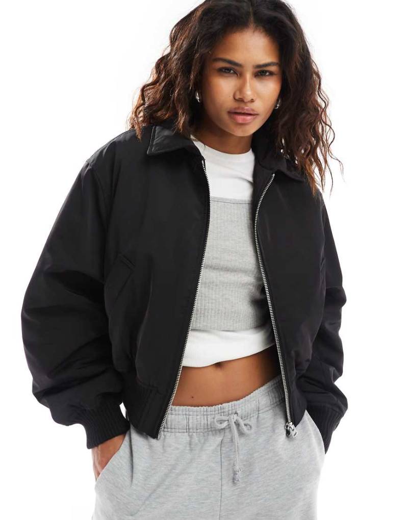 Weekday - Irma - Wattierte Bomberjacke in Schwarz von Weekday