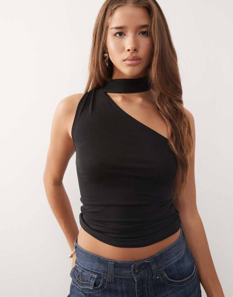 Weekday - Iza - Neckholder-Oberteil in Schwarz mit One-Shoulder-Träger Weekday - Iza - Neckholder-Oberteil in Schwarz mit One-Shoulder-Träger von Weekday