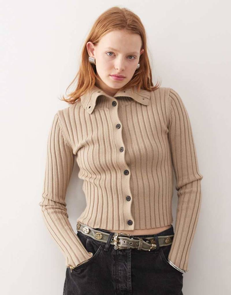 Weekday - Jackie - Grob gerippte Strickjacke in Beige mit hohem Kragen-Neutral von Weekday